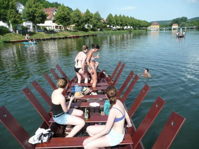 Direkt vom Kahn ins Wasser