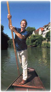 Claus auf dem Stocherkahn in Tübingen
